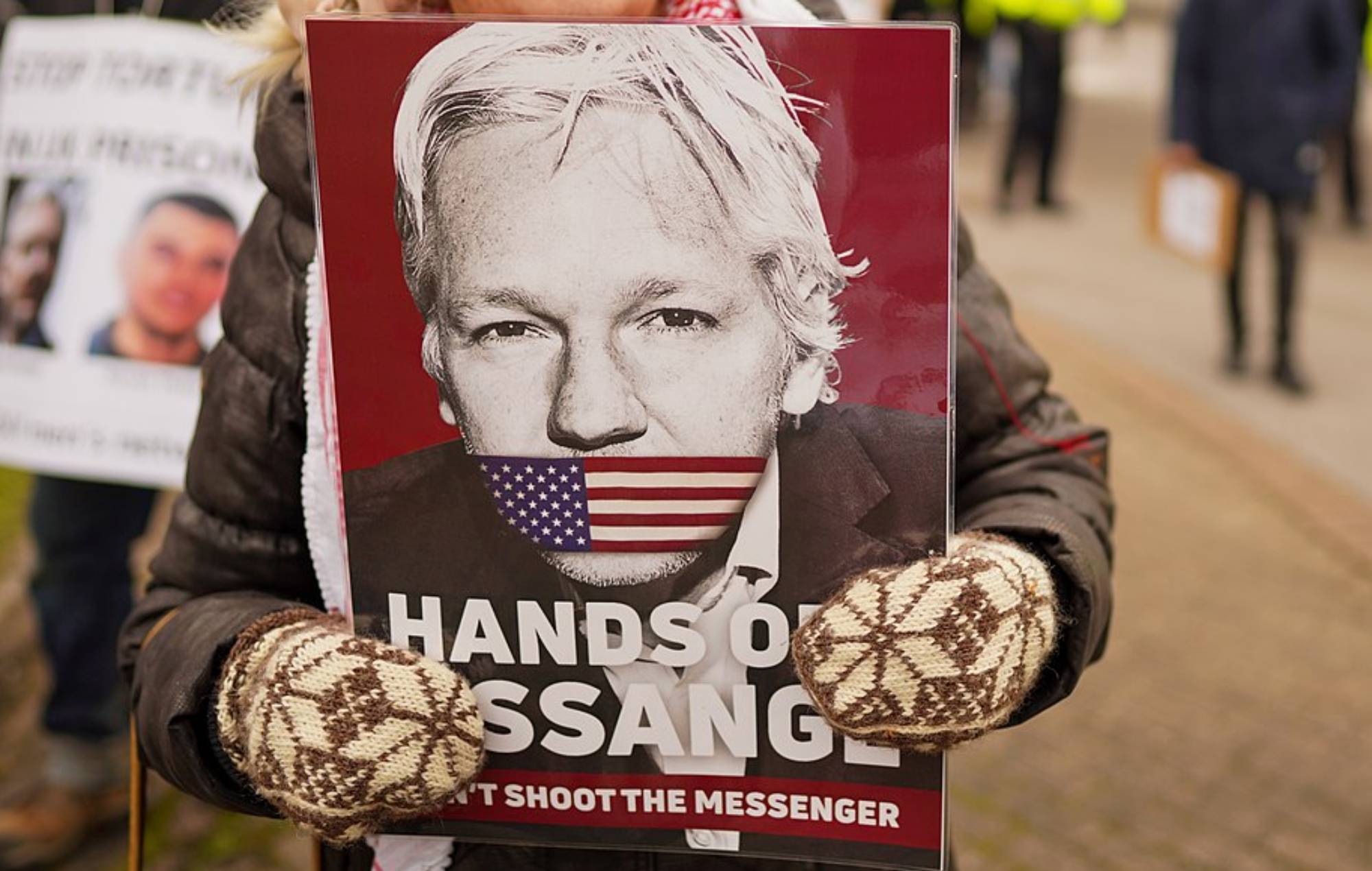 London Court Approves Julian Assange S Extradition To The Us