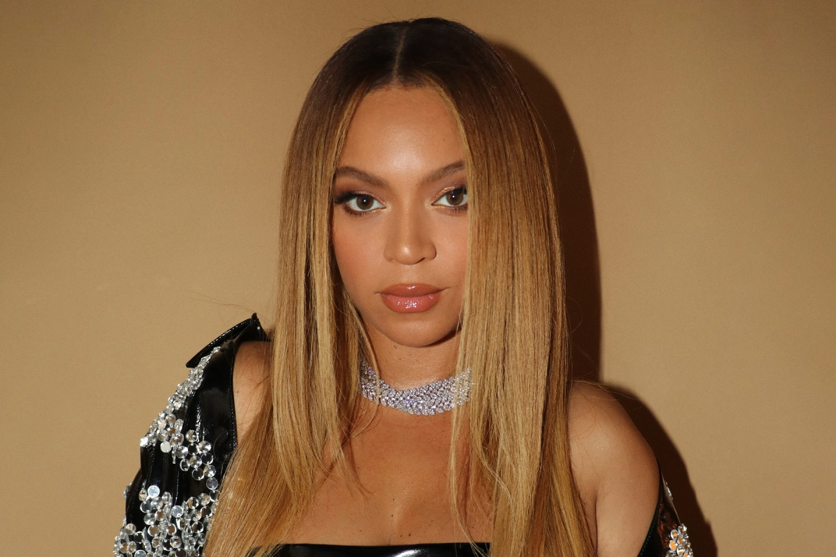 Beyoncé Confirms 2023 World Tour During Art Auction Appearance 