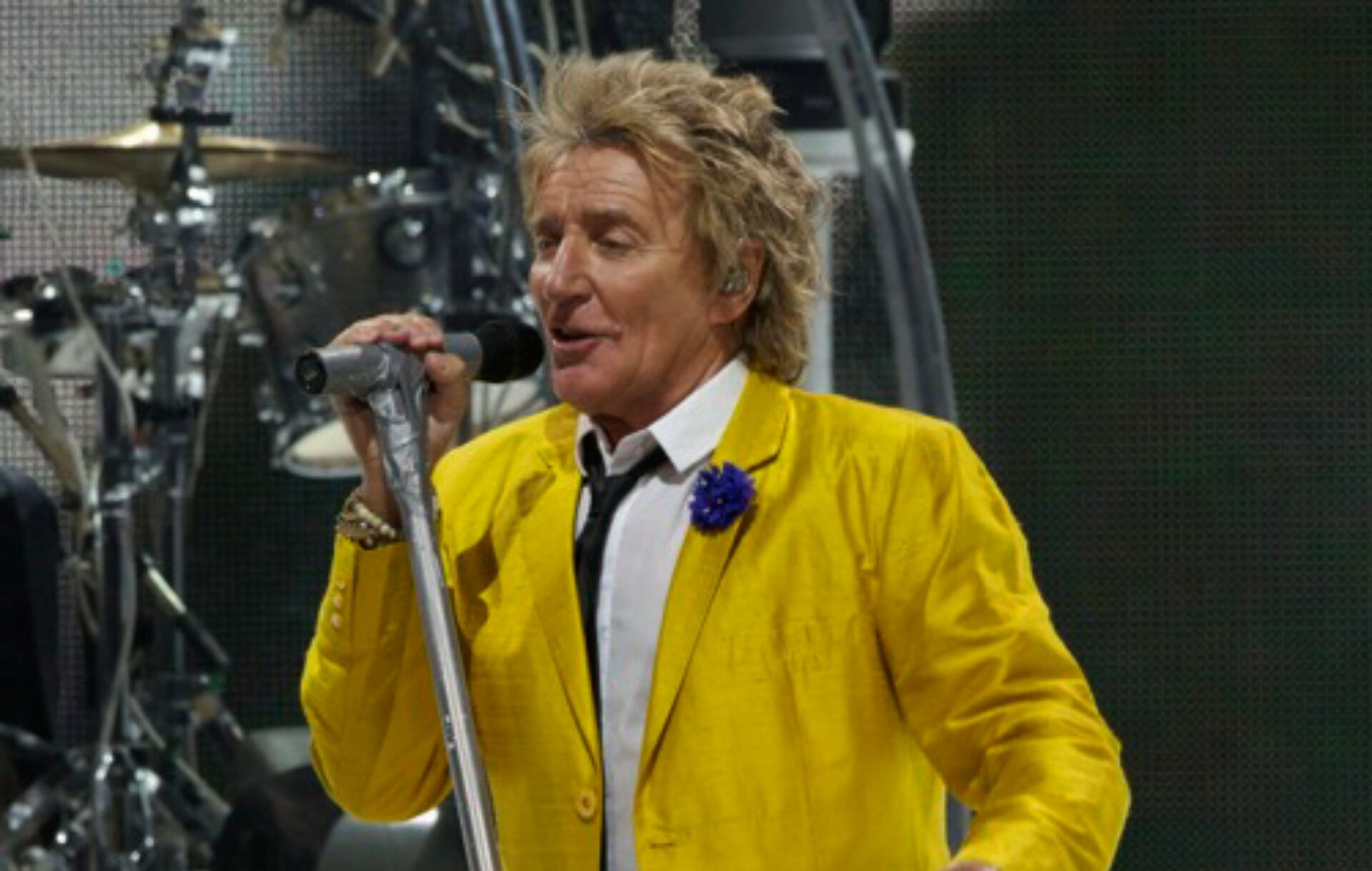 Rod Stewart calls on Tories to quit: ‘Give the Labour Party a go’