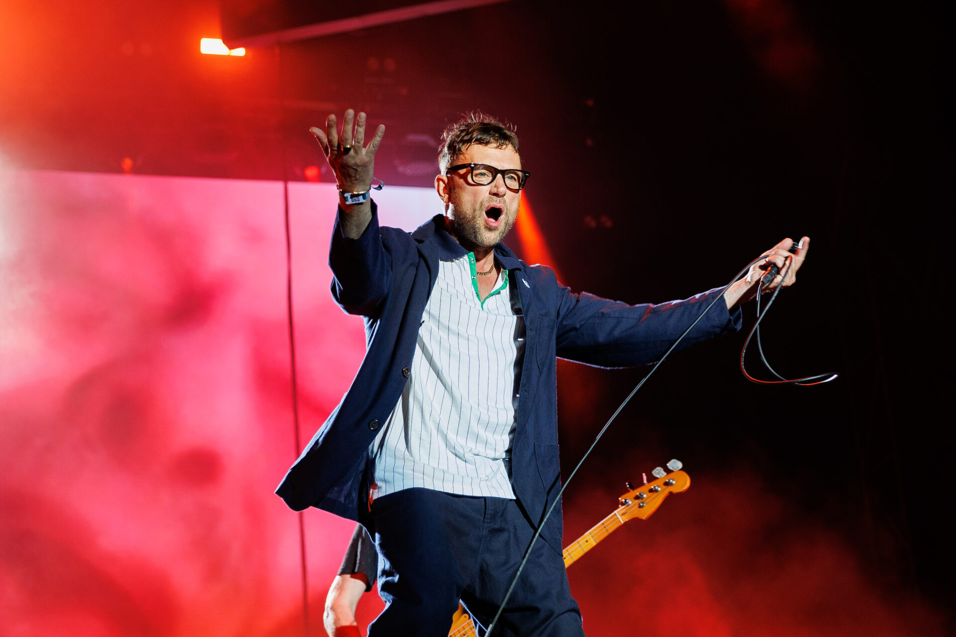 Damon Albarn is against Bob Dylan's gig phone ban: 