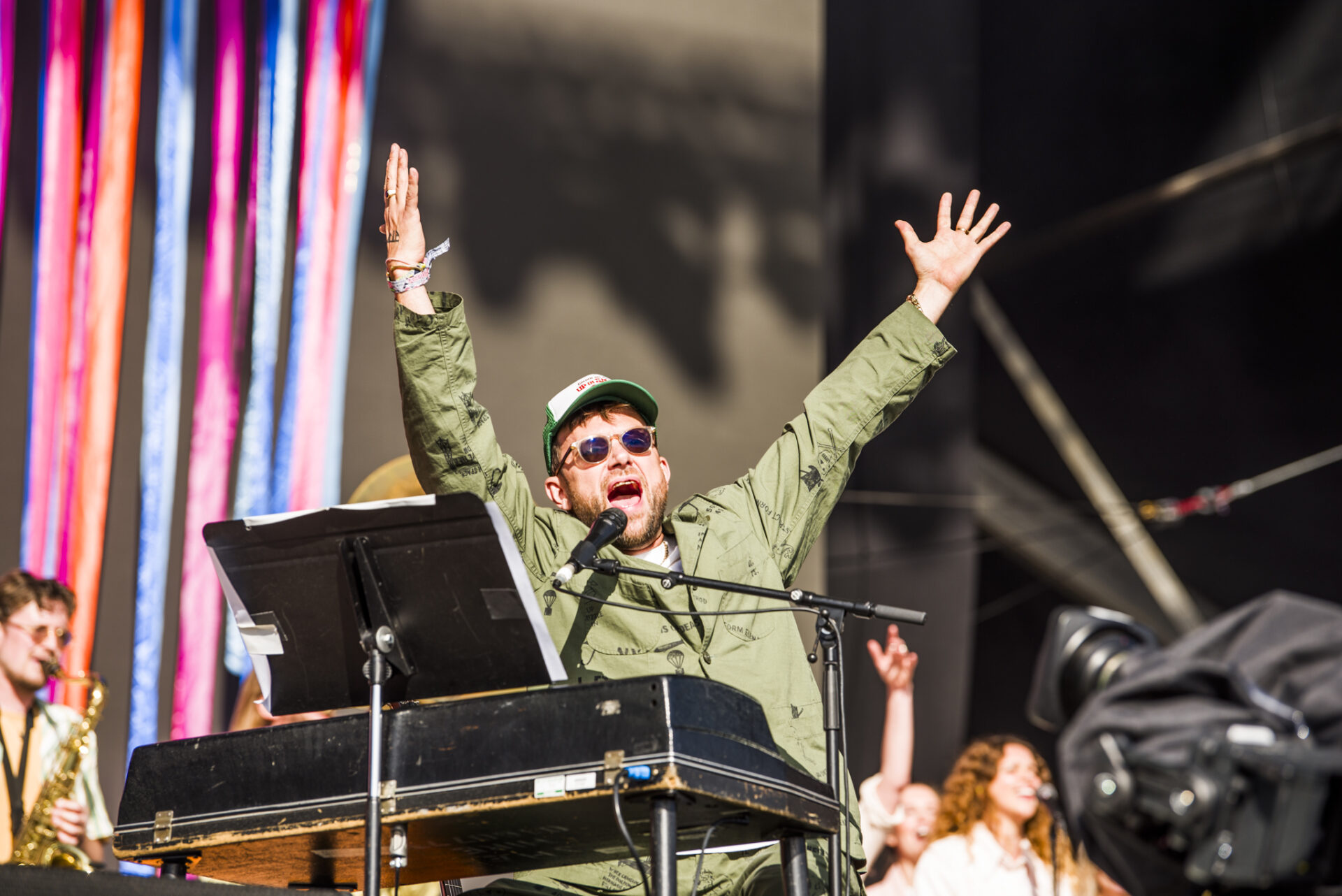 Damon Albarn calls on audience to vote during Bombay Bicycle Club performance